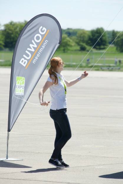 Bei stürmischem Wind wurden die Flaggen gesichert., © Immofinanz/Buwog (13.06.2013) 