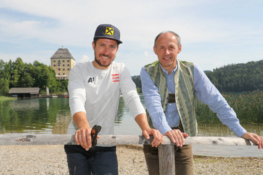 SalzburgerLand Tourismus: Marcel Hirscher verkündete Pläne für den Skiwinter 2018/19 im Schloss Fuschl im SalzburgerLand; Er fährt weiter, lässt sich aber offen, in welcher Form er dies tun wird. Im Bild der Salzburger Doppelolympiasieger und siebenfache Gesamtweltcup-Sieger Marcel Hirscher mit Leo Bauernberger (GF SalzburgerLand Tourismus). Fotocredit:SalzburgerLand Tourismus, © Aussendung (05.07.2018) 