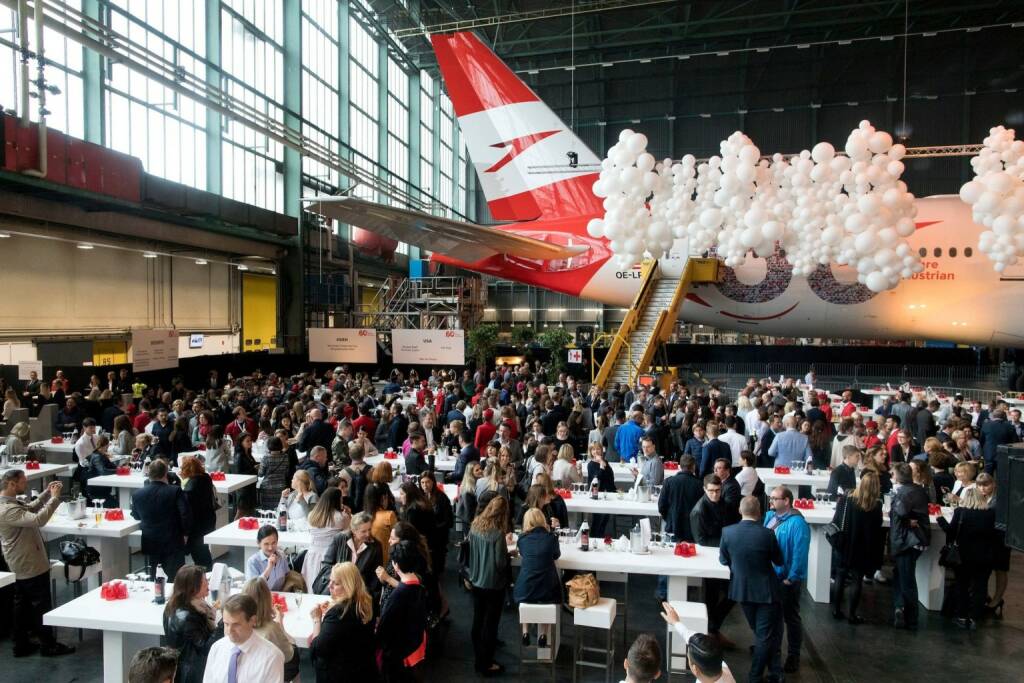 Mit Standscannern in Flughafen-Optik wurden bei der 60-Jahr-Feier von Austrian Airlines insgesamt 2.500 hochkarätige Gäste eingecheckt; Copyright: Austrian Airlines (06.07.2018) 