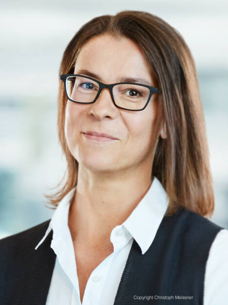 Neue Partnerin bei TPA: Yasmin Wagner ist seit 2003 bei TPA Wien. Sie spezialisierte sich schon während ihres Studiums auf das Steuerrecht und ergänzte ihre Qualifikation durch das Postgraduate International Tax Law. Yasmin Wagner ist Spezialistin für (Re-)Strukturierungen, Privatstiftungen und Konzernsteuerrecht sowie Co-Leiterin des Kompetenzcenters Internationales Steuerrecht bei TPA. Foto: Christoph Meissner, © Aussendung (25.07.2018)