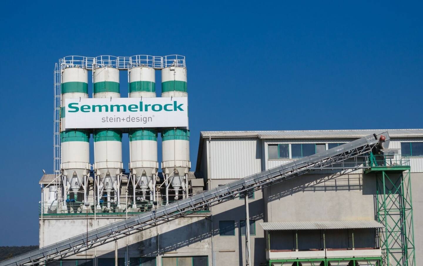 
Die Wienerberger Gruppe investiert in die Stärkung des Flächenbefestigungsgeschäftes unter der Marke Semmelrock in den Wachstumsmärkten Osteuropas: Semmelrock Werk Ogulin, Kroatien; Copyright: Semmelrock