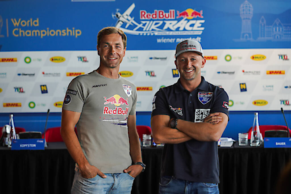 Topevent bringt neue Gäste ins Land! - Am 15. und 16. September 2018 gastiert das Red Bull Air Race erstmals in Niederösterreich: Die Red Bull Air Race Master Class-Piloten Martin Šonka (l.) und Petr Kopfstein freuen sich besonders auf ihr „Heimrennen“ in Wiener Neustadt, in der Nähe zur tschechischen Republik. Fotocredit:Cayenne Media Contacta/Milan Mosna, © Aussendung (01.08.2018) 