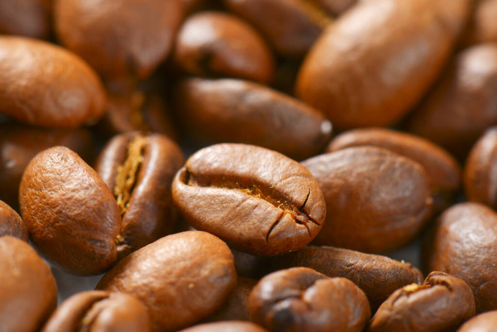 Kaffee, Kaffeebohnen - https://de.depositphotos.com/166504276/stock-photo-roasted-coffee-beans.html, © <a href=