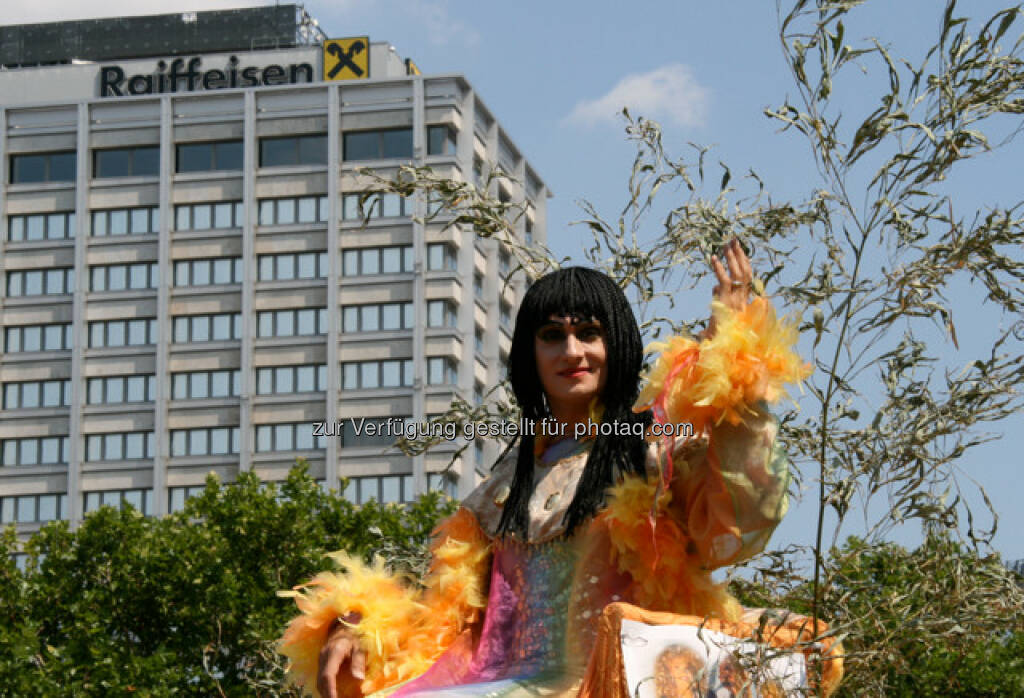 Regenbogenparade in Wien, Raiffeisen (14.06.2013) 