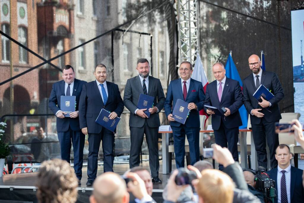 PORR Konsortium baut Tunnel in Swinemünde; v.l.n.r.: Marcin Konarzewski – CEO Of Energopol Szczecin, Mustafa Tuncer – Head Of Gulermak Polska, Piotr Kledzik – CEO Of PORR, Janusz Zmurkiewicz – the President of Swinoujscie City, Maciej Chrzanowski – CEO Sweco Consulting Polska, Maciej Durski – CEO Lafrentz Polska © PORR, © Aussendung (17.09.2018) 