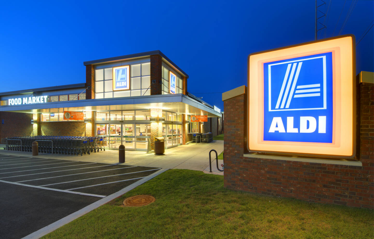 Aldi - https://de.depositphotos.com/10494074/stock-photo-aldi.html