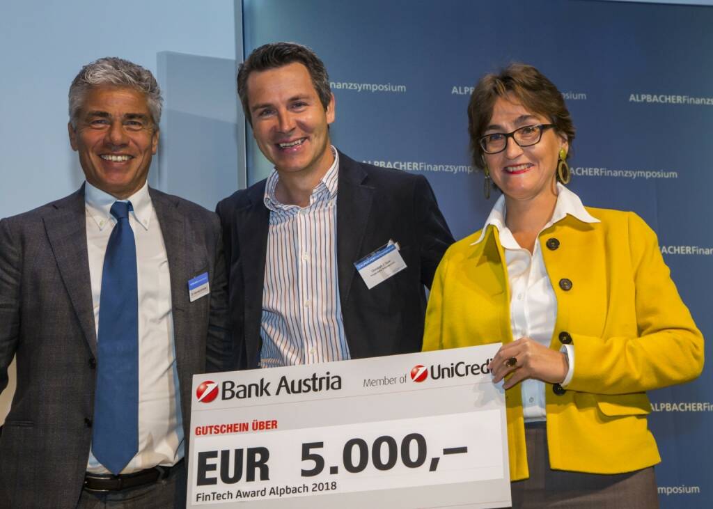 Beim 32. Alpbacher Finanzsymposium wurde der „FinTech Award Alpbach 2018“ der UniCredit Bank Austria an Private Alpha verliehen. Der Preis ist mit 5.000 Euro dotiert und wurde erstmals in diesem Jahr vergeben. Im Bild v.li.: Hannes Enthofer, Geschäftsführer FinanceTrainer International GmbH, Christoph J. Gum, CEO & Co-Founder Private Alpha Switzerland AG (Gewinner), Susanne Wendler, Bereichsvorstand Firmenkunden, UniCredit Bank Austria AG, Copyright: UniCredit Bank Austria, © Aussendung (12.10.2018)