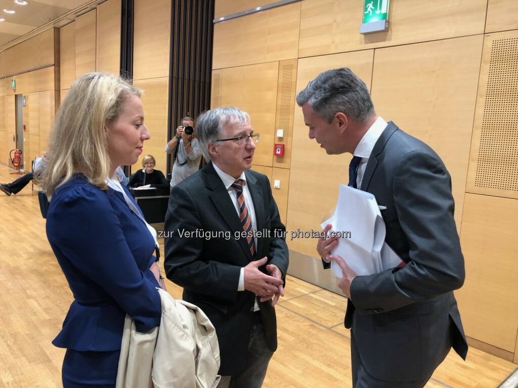 Susanne Aglas-Reindl (A1 Telekom Austria IR), Anleger Berthold Berger, A1 Telekom Austria-CEO Thomas Arnoldner (18.10.2018) 