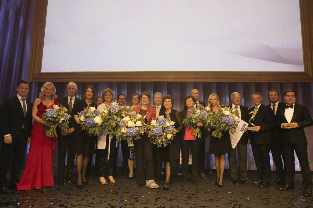 Die Presse: Austria’18-Gala: „Die Presse“ zeichnete die Österreicherinnen und Österreicher des Jahres aus; Siegerfoto mit allen Österreicherinnen und Österreichern des Jahres, © Mirjam Reither, © Aussendung (24.10.2018)
