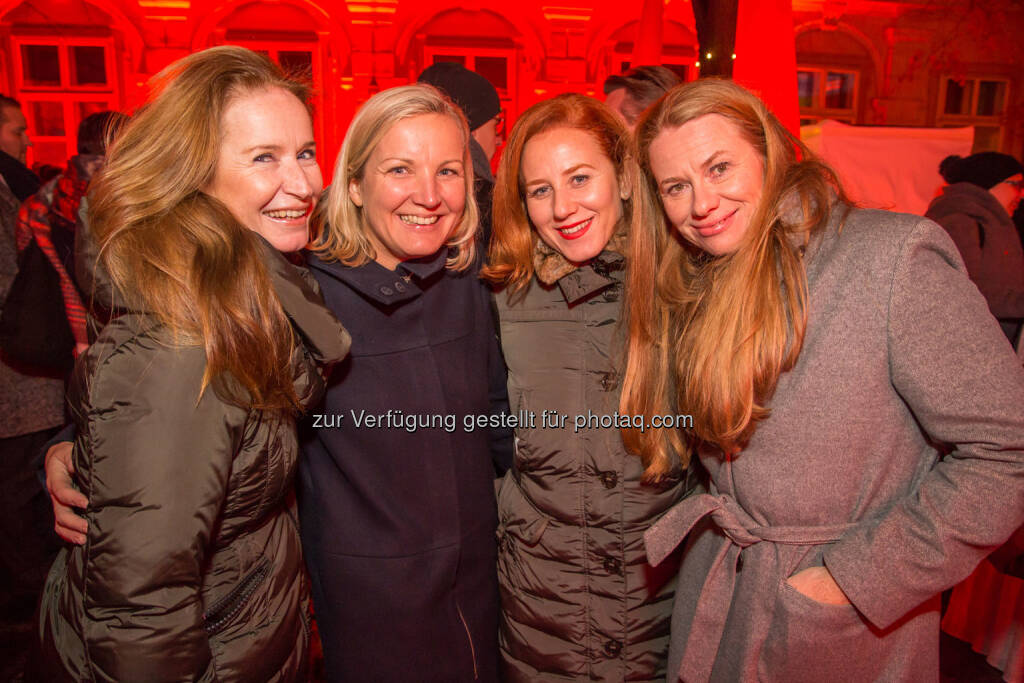 Elis Karner (C.I.R.A., 2.v. links), Michaela Friepess (KTM Industries, rechts), © Wiener Börse AG/APA-Fotoservice/Juhasz (23.11.2018) 