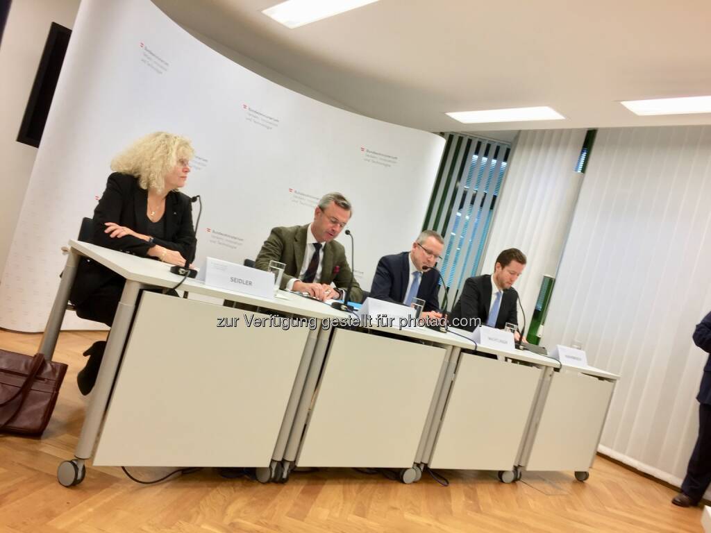 Rektorin Seidler (TU Wien), Minister Hofer (BM für Verkehr, Innovation und Technologie), CEO Machtlinger (FACC) und CEO von Hoensbroech (Austrian Airlines), Präsentation des Strategischen FTI-Beirats für den österreichischen Luftfahrtsektor 11.12.18 (11.12.2018) 