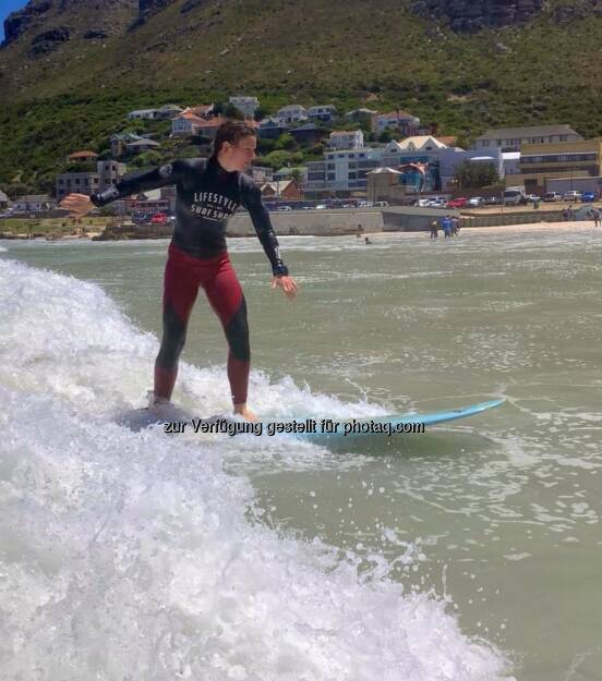 Surfen Welle vorwärts, © Tanja Stroschneider (21.01.2019) 