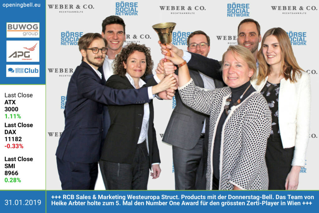 31.1.: Thomas Pusterhofer, Martin Rainer, Marianne Kögel, Thomas Mairhofer, Heike Arbter, Philipp Arnold, Vera Buttinger - RCB Sales & Marketing Westeuropa Structured Products mit der Opening Bell für Donnerstag. Das Team von Heike Arbter holte zum 5. Mal den Number One Award für den grössten Zertifikate-Player in Wien. Infos und das Übergabe-Bild unter https://boerse-social.com/numberone/2018 http://www.rcb.at https://www.facebook.com/groups/GeldanlageNetwork (31.01.2019) 