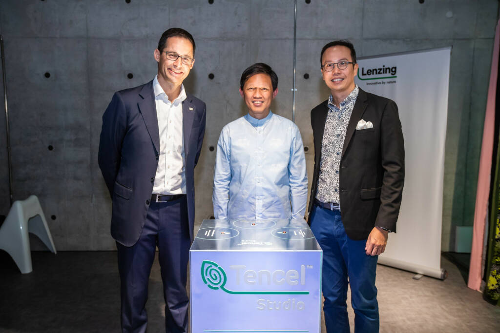 Lenzing eröffnete mit TENCELTM Studio Center für Mode-Designer in Singapur mit Singapurs Handels- und Industrieminister Chan Chun Sing, Lenzing-CEO Stefan Doboczky, Credit: Lenzing, © Aussendung (04.02.2019) 