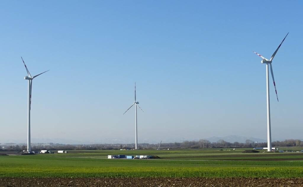 EVN: Nach einer planmäßigen Bauzeit von sieben Monaten startet der neue Windpark Au am Leithaberge seinen Betrieb. Mit einer Gesamtleistung von knapp 18 MW liefern die fünf modernen Windkraftanlagen von nun an 100% erneuerbaren Strom für über 10.000 Haushalte in der Region. Credit: EVN, © Aussender (05.02.2019) 