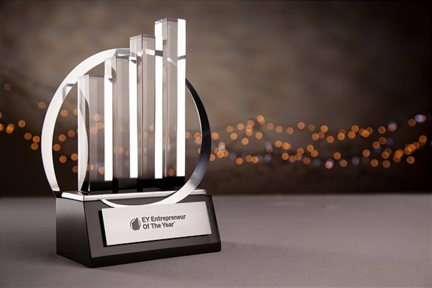 Der Startschuss für den EY Entrepreneur Of The Year ist gefallen: EY zeichnet heuer bereits zum 14. Mal die wichtigsten Unternehmerpersönlichkeiten Österreichs aus. Die Bewerbungsphase für einen der weltweit renommiertesten und mittlerweile in über 60 Ländern vergebenen Unternehmerpreise startet jetzt. Heimische Unternehmerinnen und Unternehmer können sich bis 30. April 2019 in vier Kategorien für die begehrte Auszeichnung bewerben: „Industrie & Hightech“, „Handel & Dienstleistungen“, „Start-ups“ und „Social Entrepreneur“. Credit: EY
