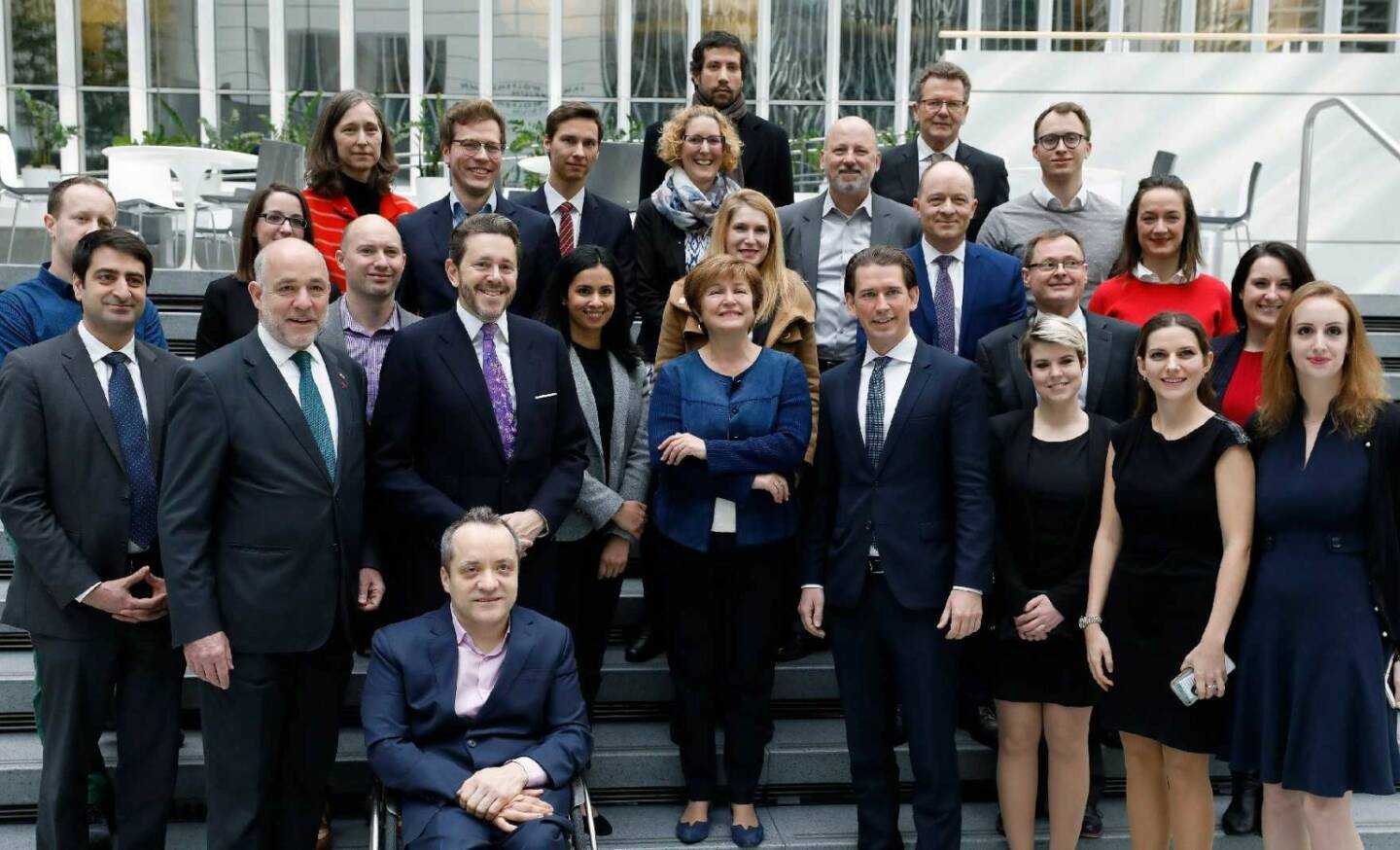 Am 21. Februar 2019 traf Bundeskanzler Sebastian Kurz im Rahmen seiner Washington Reise die intremistische Präsidentin der Weltbank, Kristalina Georgieva. Im Bold Österreichern die in der Weltbank tätig sind. FotografIn: Dragan Tatic Quelle: BKA