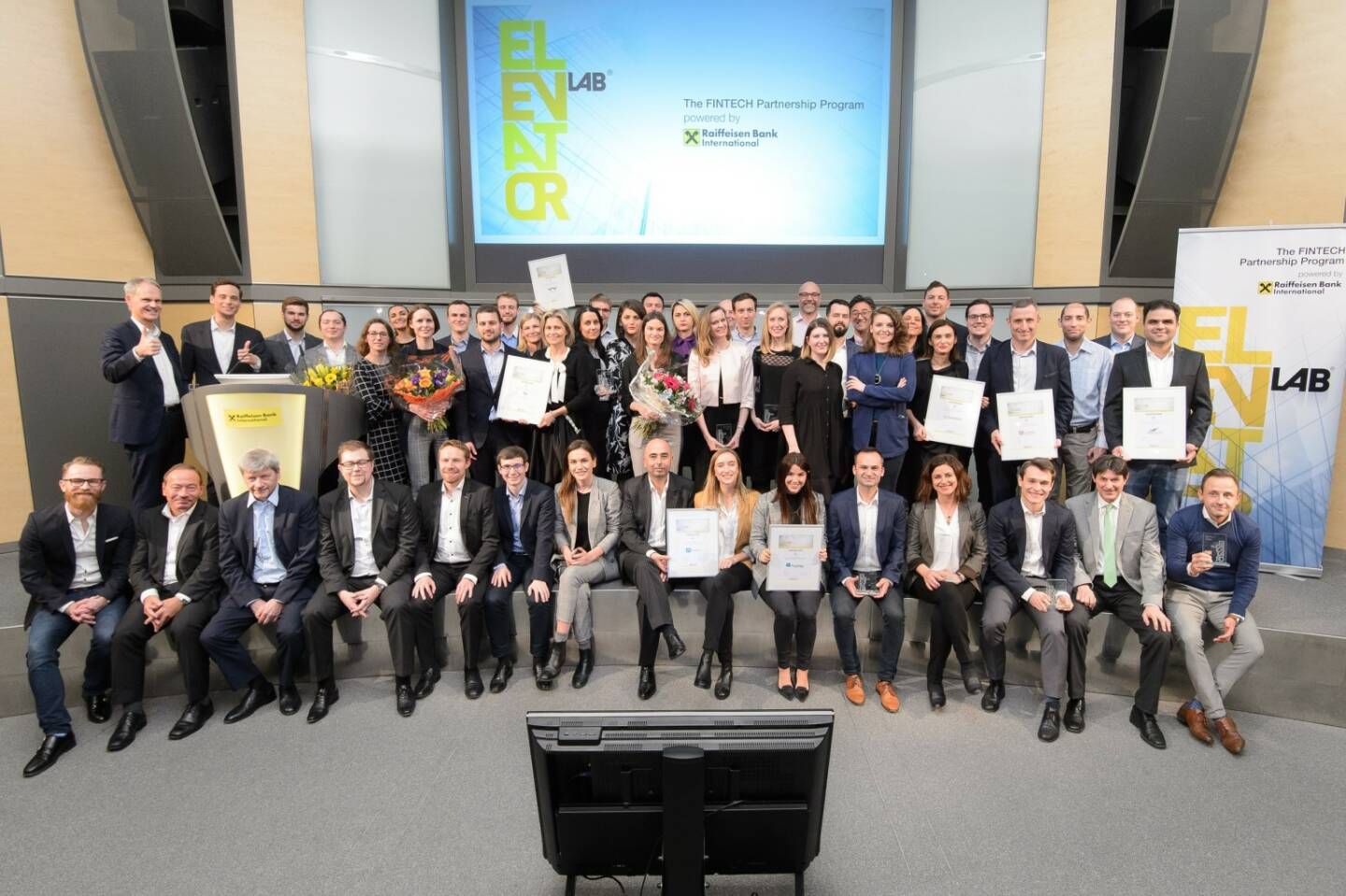 Acht FinTechs aus der zweiten Runde des FinTech Partnership Program Elevator Lab der Raiffeisen Bank International (RBI) hatten am  Demo Day die Gelegenheit zur Ergebnispräsentation. Sie waren im Oktober 2018 aus mehr als 400 Bewerbern ausgewählt worden. Vor der Jury, ihren Mentoren sowie vor mehr als 250 Interessierten stellten sie nun die Resultate der Proof-of-Concept-Phase vor. Es handelt sich dabei um FinTechs aus den Bereichen Advanced Analytics (CityFALCON aus Großbritannien und SESAMm aus Frankreich), Investing & TradingTech (FINABRO aus Österreich und Limitless aus den Niederlanden), New Branch Experience (CopSonic aus Frankreich, PayKey aus Israel und Pisano aus Großbritannien) und Open Banking (Cambrist aus Irland). Credit: RBI