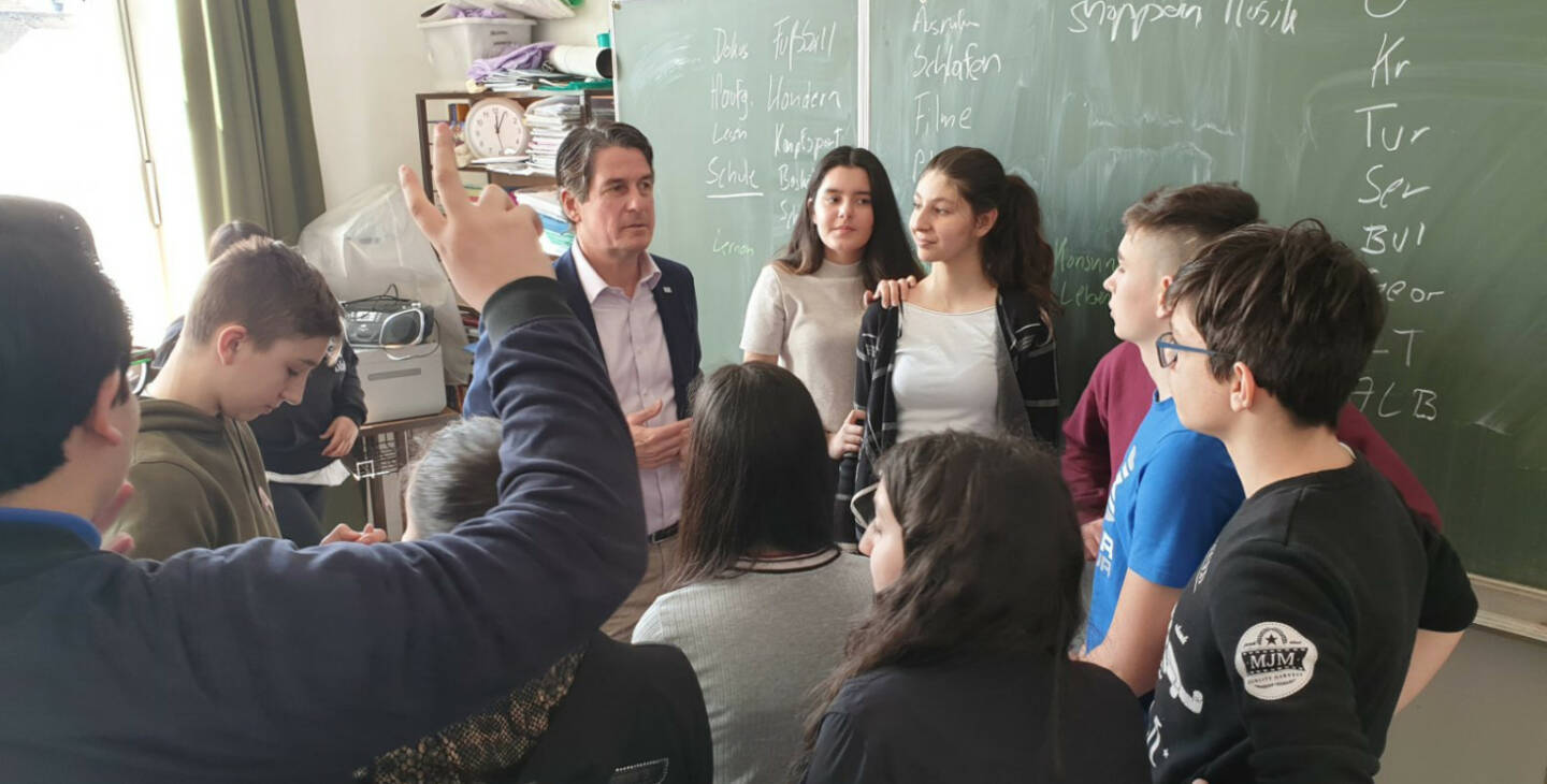 „Jedes Kind hat Talente und wir wollen mithelfen, sie zu fördern“, erklärt Stefan Borgas, CEO bei RHI Magnesita, anlässlich des Starts der Partnerschaft zwischen RHI Magnesita und Teach For Austria. Credit: RHI Magnesita