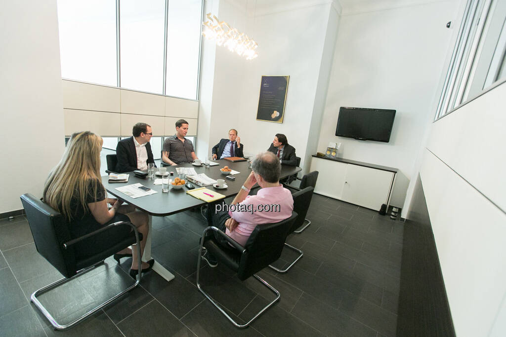  Nina Krist (Philoro), Nikolaus Jilch (Die Presse), Robert Zikmund (FM4), Ronald Stöferle (Incrementum), Rudolf Brenner (Philoro), Christian Drastil, © finanzmarktfoto.at/Martina Draper (19.06.2013) 