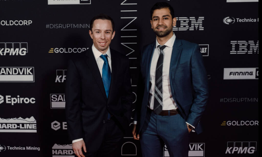 Andritz gewinnt #DisruptMining 2019 mit innovativer Digital-Twin-Technologie zur Schulung der künstlichen Intelligenz - Sohail Nazari, Business Development Manager bei Andritz und Arthur Gooch, Quelle: Andritz, © Aussendung (11.03.2019) 