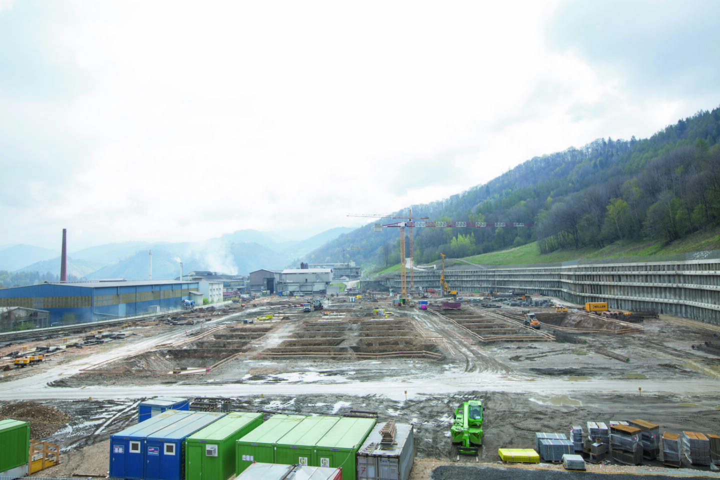Ein Jahr nach dem Spatenstich für das weltweit modernste Edelstahlwerk liegen die Bauarbeiten für das 350-Millionen-Euro-Projekt im steirischen Kapfenberg im Plan; Credit: voestalpine