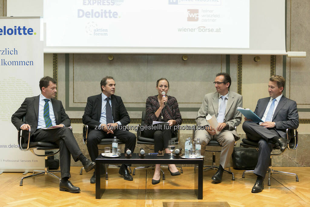 Podium (von links): Florian Kranebitter (Fellner, Wratzfeld & Partner), Wolfgang Matejka (Matejka & Partner), Ulrike Haidenthaller (Geschäftsführerin Aktienforum), Jürgen Marchart (AVCO-Geschäftsführer) und Alexander Hohendanner (Deloitte), © Martina Draper für BE (20.06.2013) 