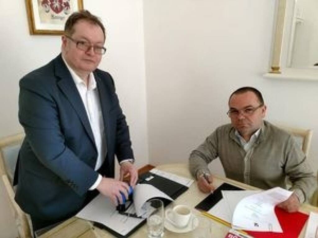 Rosinger Group wurde zweiter Großaktionär der NET New Energy Technologies AG; im Bild: Gregor Rosinger und Oleksii Parkhomenko (Foto: Rosinger Group), © Aussender (23.04.2019)