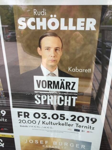 Eingang zur Stadthalle Ternitz, HV der SBO, 23.4.19, ein weiteres Mitglied des Schöller-Clans. (25.04.2019) 