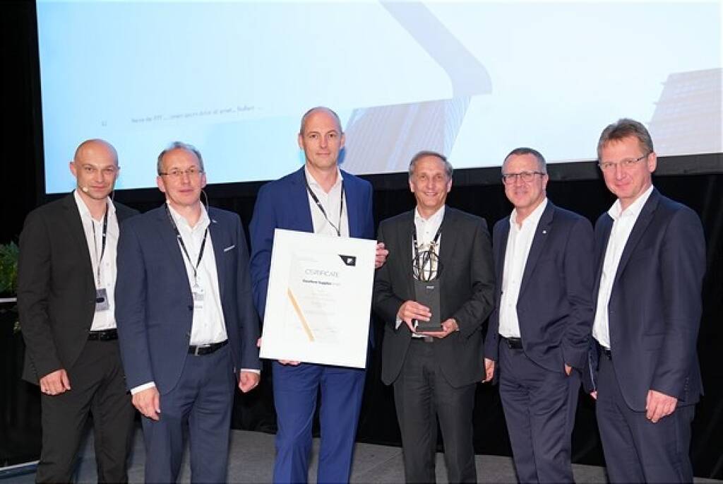 FACC Gold Supplier Award: Isovolta AG ist der beste Lieferant von FACC im Jahr 2018. Vertreter von Isovolta und FACC freuen sich über die hervorragende Zusammenarbeit. (vlnr. Stefan Schweighofer, Director Strategic Procurement, FACC; Rudolf Leitner, Executive VP Procurement, FACC; Kurt Bussecker, Director Global Sales, ISOVOLTA; Raimund Fritzl, Leiter F&E, ISOVOLTA; Robert Machtlinger, FACC CEO, Andreas Ockel, FACC COO); Credit: FACC, © Aussendung (10.05.2019) 