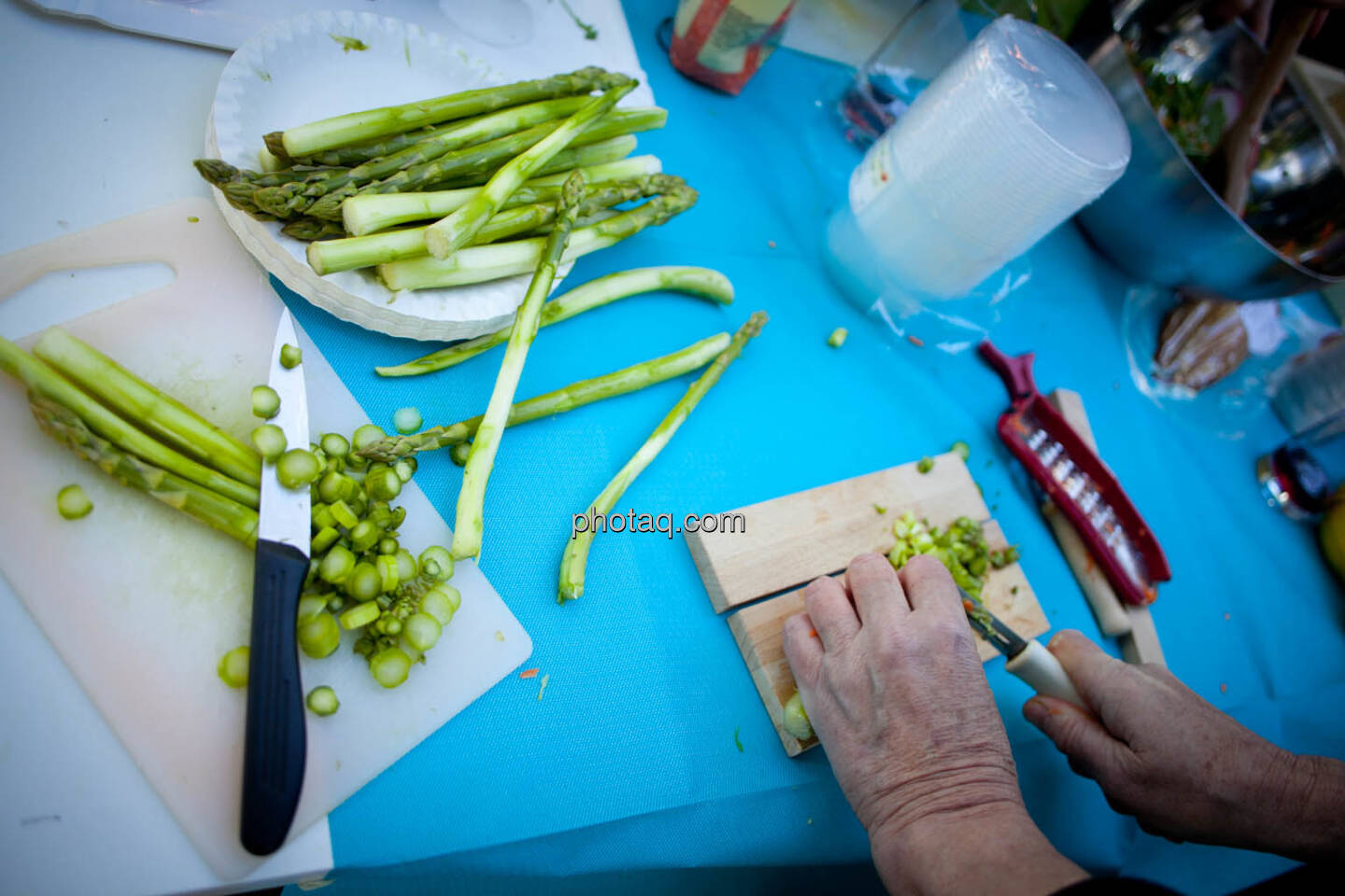 Spargel, grün, schneiden