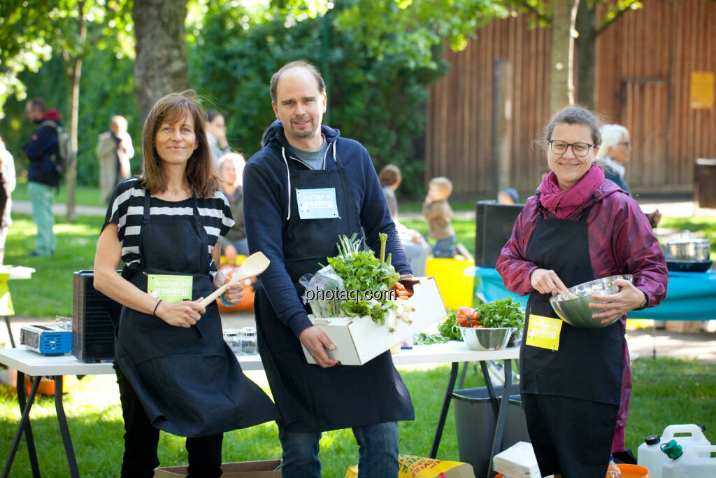 Initiatorin Sabine Gstöttner , Karl Zimota und Barbara Weigl mit der Ausstattung der Möglichkeitszone Kochen , © Michaela Mejta (23.05.2019) 