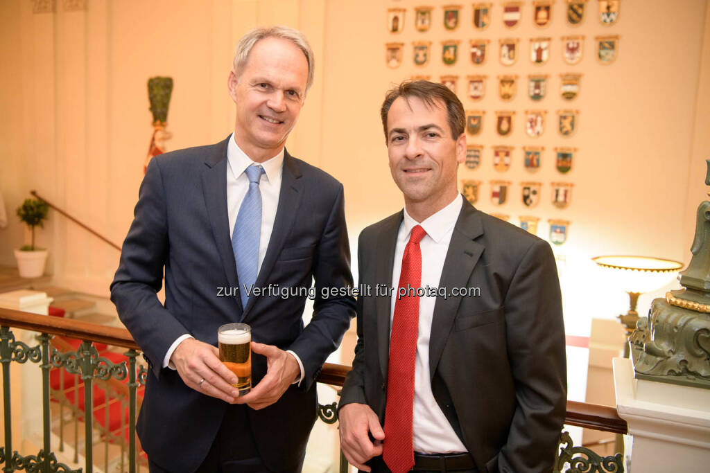 Martin Grüll (RBI, links), © Wiener Börse AG/APA-Fotoservice (24.05.2019) 