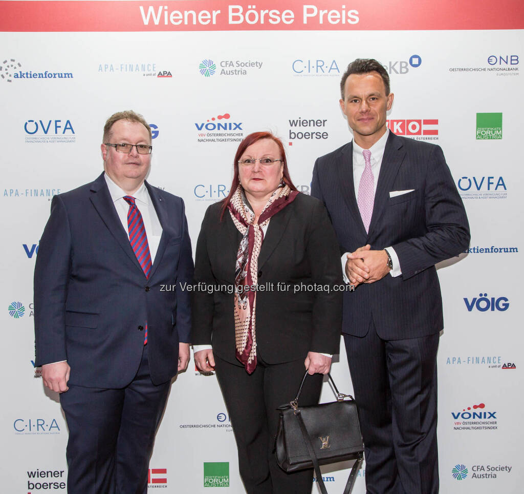 Gregor und Yvette Rosinger (Rosinger Group), Christoph Boschan (Wiener Börse), © Wiener Börse AG/APA-Fotoservice (24.05.2019) 