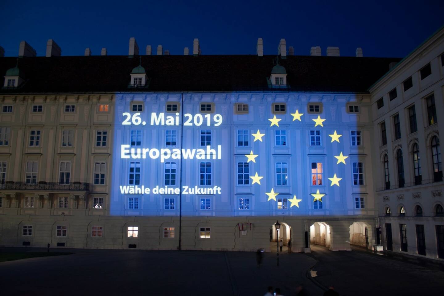 Vertretung der EU-Kommission in Österreich: Europa strahlt auf der Hofburg; Fotocredit:Lichttapete