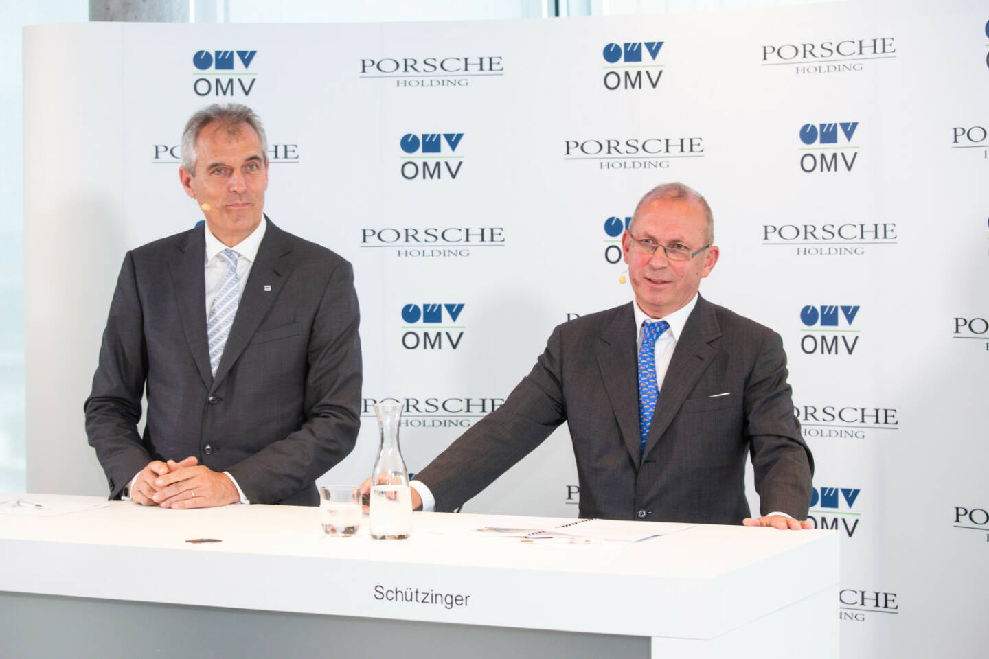 Im Rahmen einer Pressekonferenz in der OMV Zentrale thematisierten Hans Peter Schützinger, Sprecher der Geschäftsführung der Porsche Holding Salzburg und Rainer Seele, OMV Vorstandsvorsitzender und Generaldirektor, welche Rolle Gas in der Energiezukunft spielt sowie die Bedeutung von CNG (Compressed Natural Gas) in der Mobilität. Credit: OMV