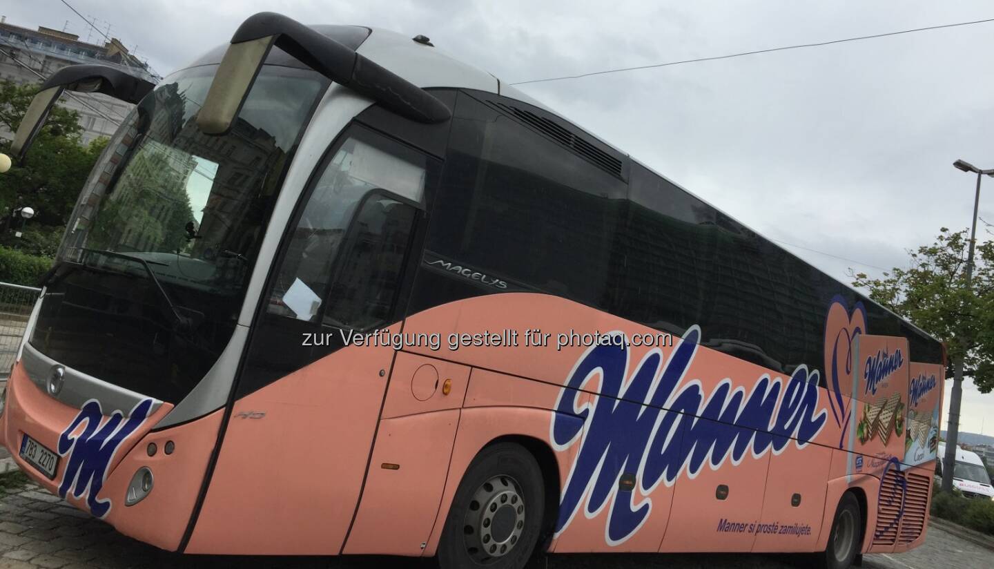 Slowakischer Manner-Fanbus, 29.5.19. Mein Google-Translator übersetzt Manner si pioste zamilujete mit Manner verliebt sich einfach. 