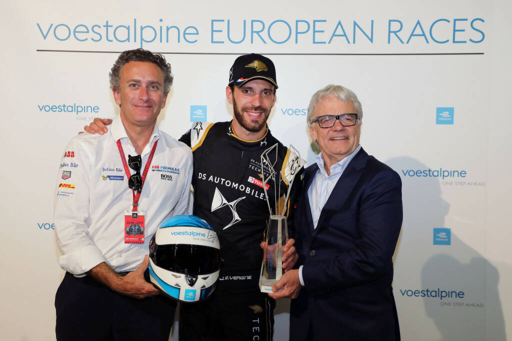 voestalpine Formel E: Vergne gewinnt den Swiss E-Prix und die „voestalpine European Races“ Trophäe - Alejandro Agag (CEO Formel E), Jean- Eric Vergne (Team DS Techeetah, Gewinner der voestalpine European Races), Wolfgang Eder (CEO voestalpine AG); Credit: voestalpine, © Aussendung (23.06.2019) 