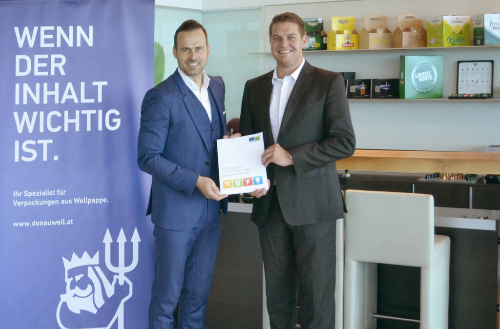 Neuer Großauftrag: Cleen Energy setzt für Donauwell 8.000 m2 Photovoltaik-Anlage und LED-Beleuchtung um; Bernd Wakolbinger (Donauwell) und Lukas Scherzenlehner (Cleen Energy) freuen sich über die Zusammenarbeit, Credit: Cleen Energy, © Aussendung (15.07.2019) 