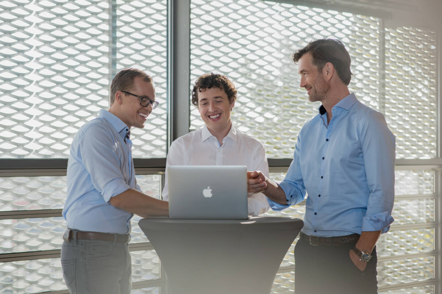 Das Linzer Start-up presono startet mit der Self Service Version  die „Next Generation of Presentation“; im Bild: Martin Behrens, Sebastian Gierlinger und Lukas Keller (v.li.), Fotocredit: presono/Anzhelika Kroiss