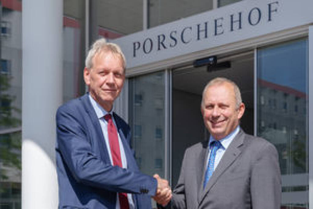 VBV-Pensionskasse übernimmt Porsche Pensionskasse: Gernot Heschl, VBV und Hans Peter Schützinger, Porsche Holding Salzburg, Credit: Porsche, © Aussendung (09.09.2019) 