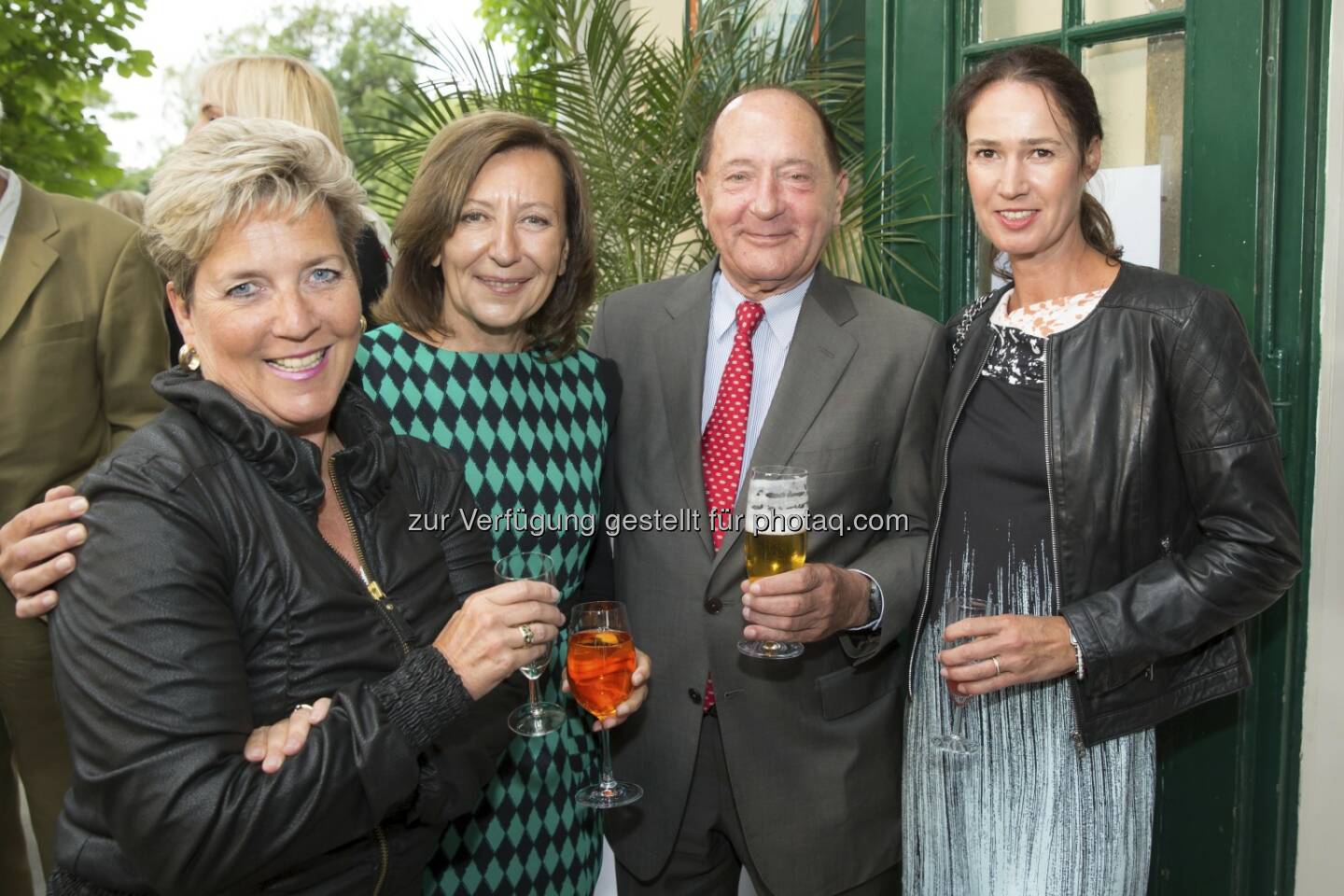 Dagmar Lang, Geschäftsführerin und Herausgeberin Manstein
Verlag, Helga Tomaschtik, geschäftsführende Gesellschafterin Lang &
Tomaschtik Communications, Mario Rehulka, Präsident
Austrian Aviation Association, Susanne Rehulka (c) www.annarauchenberger.com