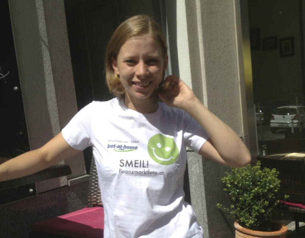 MotiWirtin Smeil Lisa Köhler (Shirt in der bet-at-home.com-Edition) (03.07.2013) 