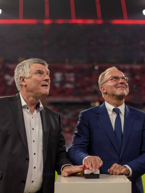 Zumtobel Group beleuchtet Allianz Arena in kräftigem FC Bayern-Rot. Feierlich in Betrieb genommen wurde die neue Effektbeleuchtung an diesem Spielabend von Karl-Heinz Rummenigge, Vorstandsvorsitzender der FC Bayern München AG und Alfred Felder, CEO der Zumtobel Group. Photography by Faruk Pinjo. (19.09.2019) 