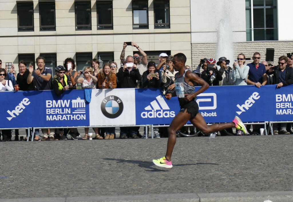 Kenenisa Bekele - Berlin-Marathon, 25. September 2016, Berlin - https://de.depositphotos.com/161266390/stock-photo-kenenisa-bekele-running.html, © <a href=