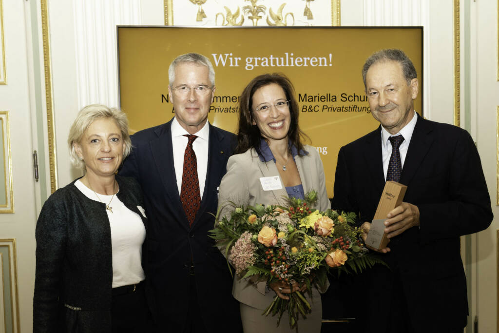 Mariella Schurz, Generalsekretärin der B&C Privatstiftung und Nobert Zimmermann, Vorstandsmitglied der Berndorf Privatstiftung, konnten für die Gründung der MEGA Bildungsstiftung die heuer erstmals vergebene Auszeichnung Stifter des Jahres entgegennehmen. Die MEGA Bildungsstiftung wurde von der B&C Privatstiftung und Berndorf Privatstiftung ins Leben gerufen mit dem Ziel, Chancenfairness in der Bildung und den Ausbau der allgemeinen Wirtschaftskompetenzen der Österreicherinnen und Österreicher von Kindheit an zu fördern. v.l.n.r. Katharina Turnauer (VGS), Franz Karl Prüller (VGS), Mariella Schurz (B&C), Norbert Zimmermann (Berndorf) Copyright: Sima Prodinger, © Aussendung (04.10.2019) 