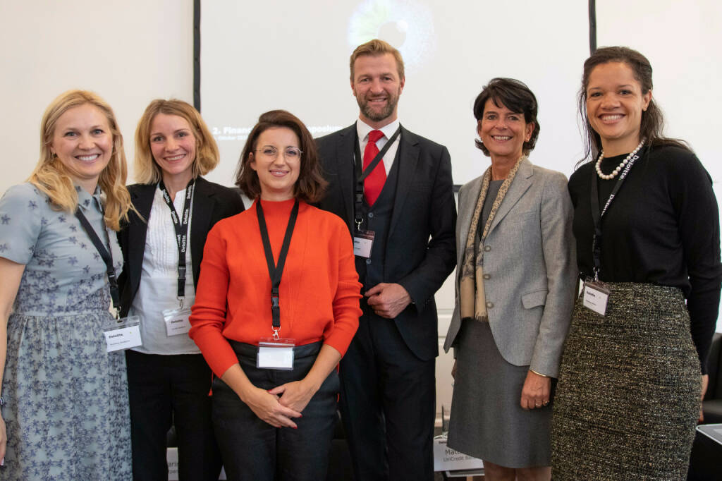 Das Deloitte Financial Crime Symposium: Geldwäscheprävention und Compliance im Fokus; vlnr: Svetlana Gandjova (Deloitte), Carolin Gardner (EBA), Carina Wolf (Bitpanda), Matthias Klinger (UniCredit), Christa Drobesch (FMA), Shahanaz Müller (Deloitte); Credit: Deloitte (10.10.2019) 