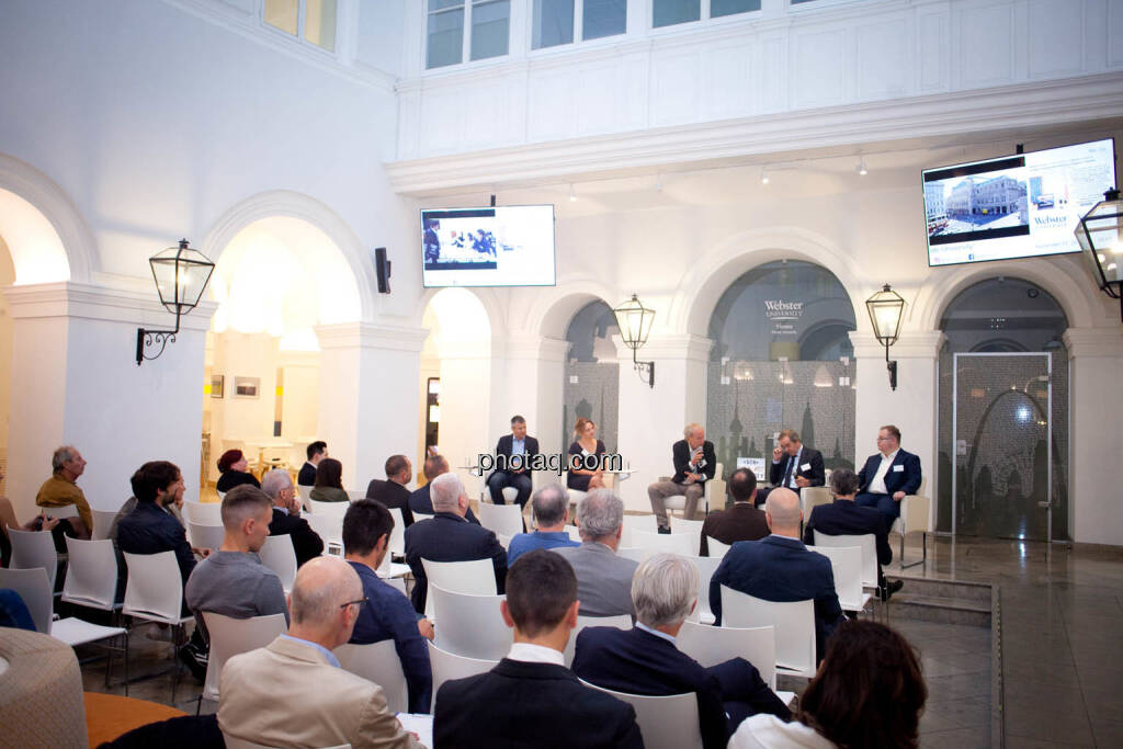 Closed Circle #1 @Webster Vienna 09/2019, Michael Eisler (startup300), Julia Özturk (NET New Energy), Christian Drastil (BSN), Wolfgang Matejka (Matejka & Partner), Gregor Rosinger (Rosinger Group) - 81 Bilder unter https://photaq.com/page/index/3684/ (22.10.2019) 