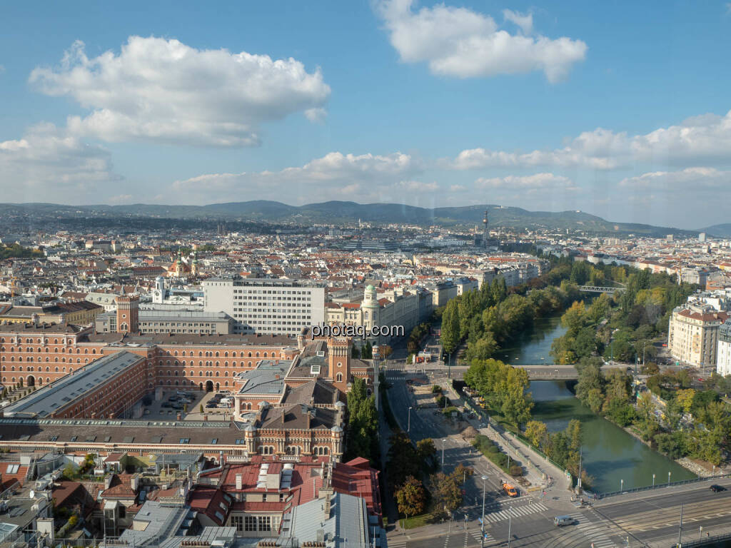 Ausblick Ringturm, Donaukanal, Rossauer Kaserne, © photaq.com (24.10.2019) 