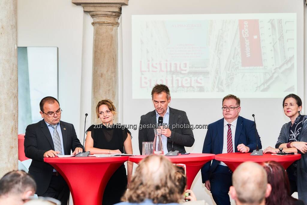 Oleksii Parkhomenko (CEO der NET New Energy Technologies AG), Julia Öztürk (CFO der NET New Energy Technologies AG), Abert Geiger (AlphaZirkel), Gregor Rosinger (Rosinger Group und auch Kernaktionär der NET New Energy Technologies AG), Brigitta Schwaruer (Inara GmbH und Aufsichtsratsvorsitzende der NET New Energy Technologies AG), © FotoLois.com / Alois Spandl (24.10.2019) 